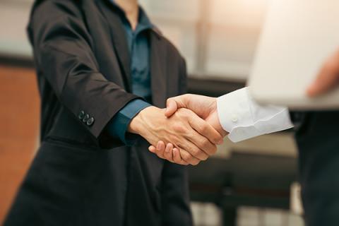 An image of a handshake to close a business deal